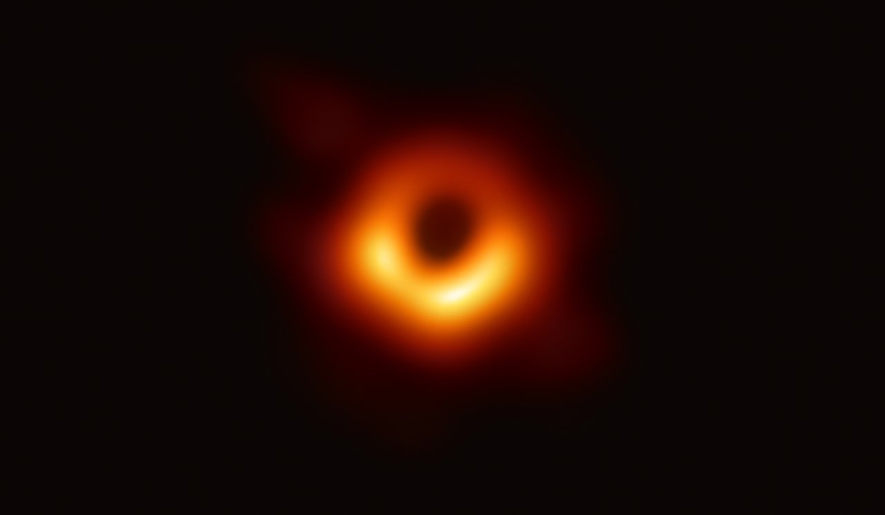 M87銀河中心のブラックホール（EHT 2019年撮影）